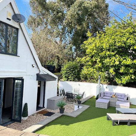 2 Bedroom Cosy Cottage With Hot Tub In Hambrook Close To Bristol City Centre ภายนอก รูปภาพ