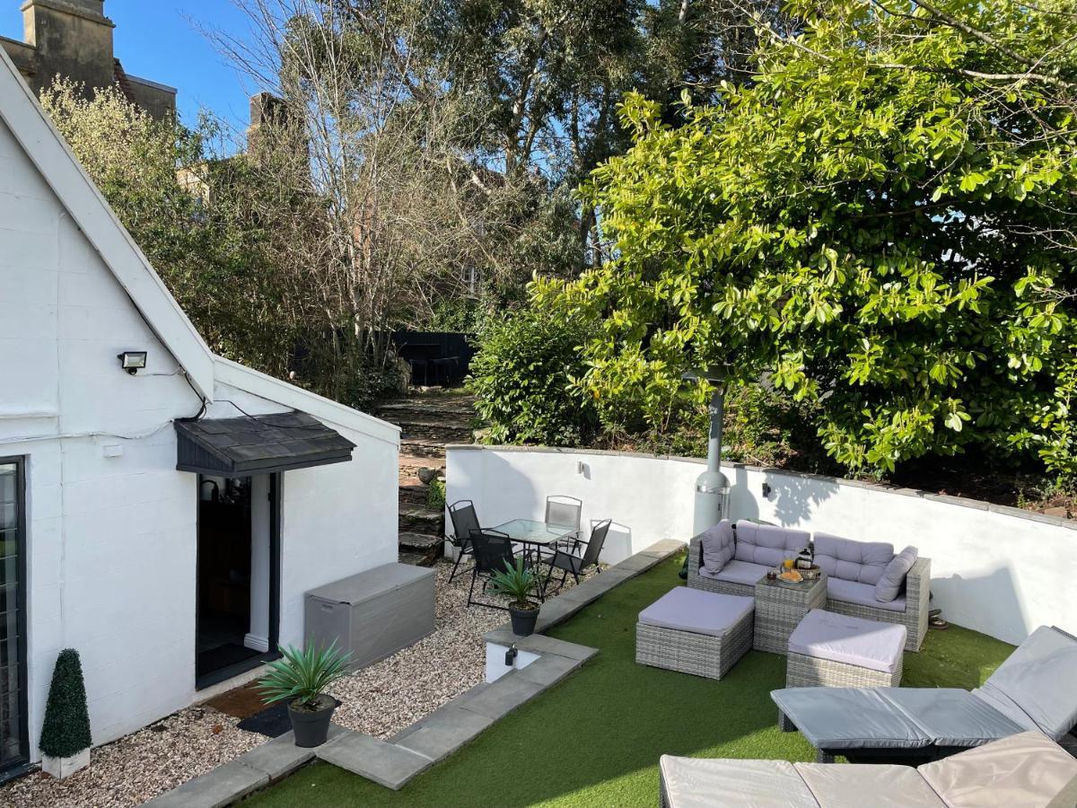 2 Bedroom Cosy Cottage With Hot Tub In Hambrook Close To Bristol City Centre ภายนอก รูปภาพ