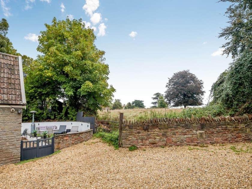 2 Bedroom Cosy Cottage With Hot Tub In Hambrook Close To Bristol City Centre ภายนอก รูปภาพ